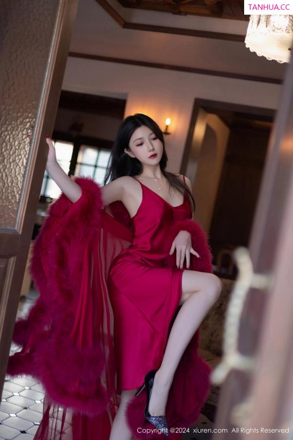 鱼子酱fish  [XiuRen]高清写真图 2024.11.08 No.9422 鱼子酱Fish 美腿性感第14张图片